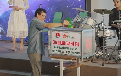67 triệu đồng hỗ trợ sinh viên từ đêm nhạc gây quỹ "Trái tim cho bạn"